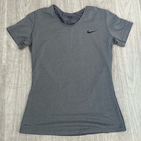 Nike Pro Dri-Fit Ladies T-Shirt Fitted Gray Size xl Athletic Top vented
A246 - Picture 1 of 6